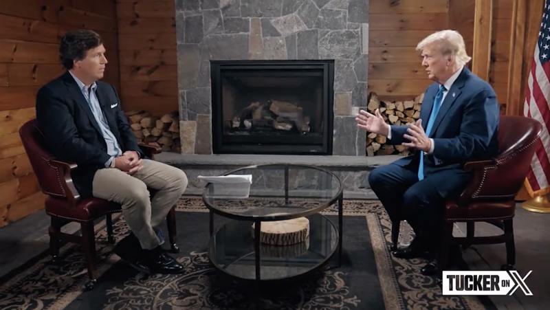 Tucker Carlson und Donald Trump im Gespräch
