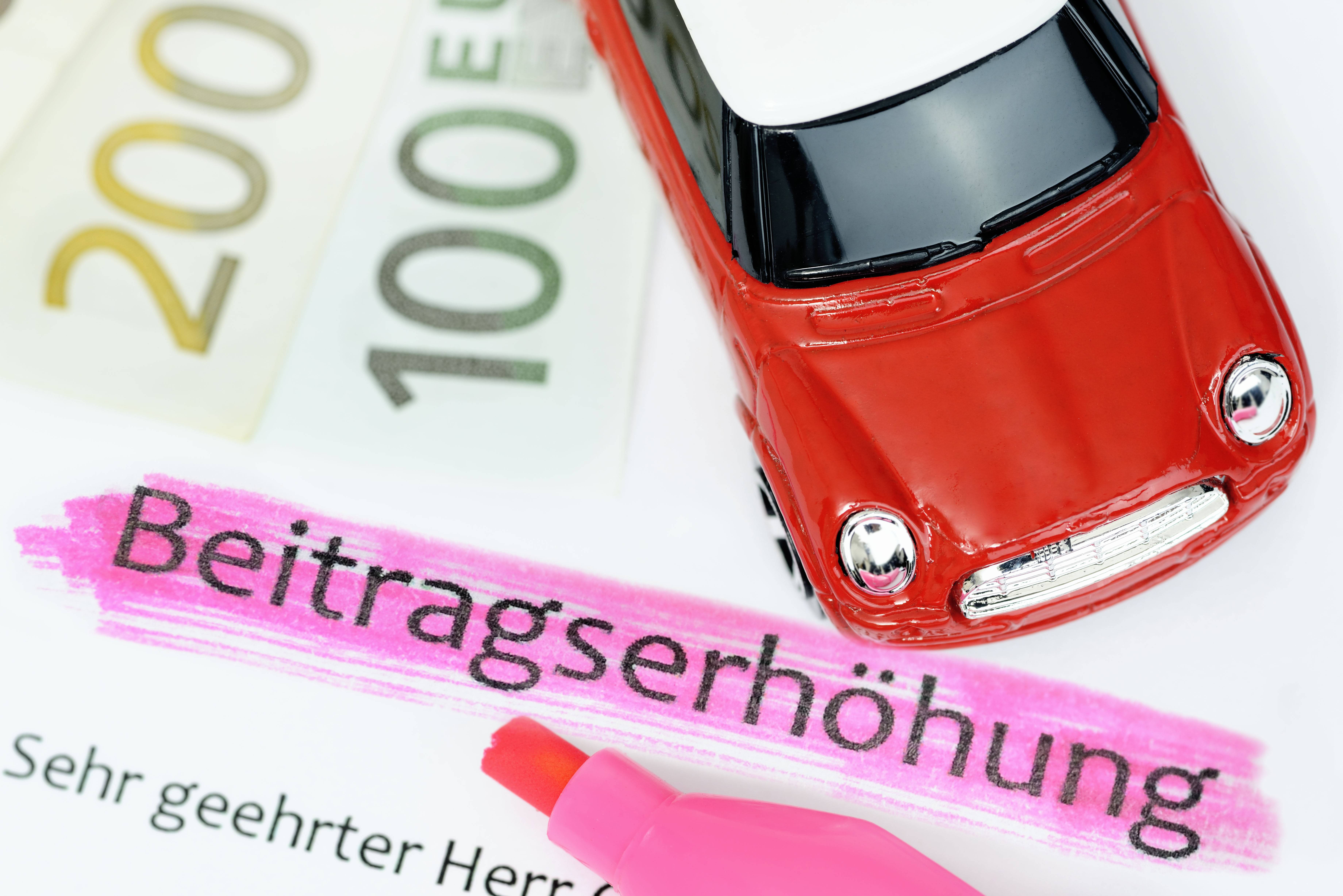 Auch die Kosten bei Versicherern sind in den vergangenen Monaten gestiegen. Diese Steigerungen müssen jetzt in erhöhtem Umfang an die Kunden weitergegeben werden.