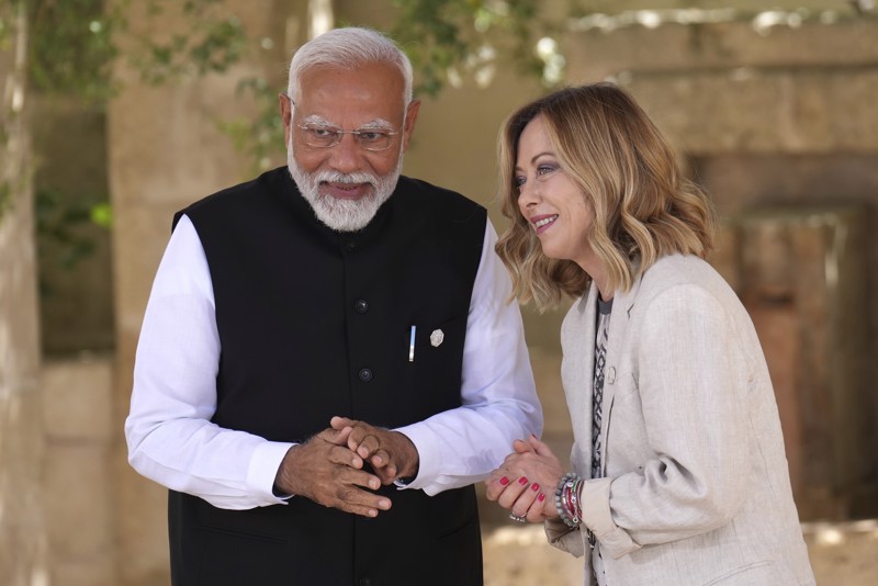 Indiens Premierminister Modi wird von Georgia Meloni ebenso herzlich empfangen wie alle anderen Gäste.