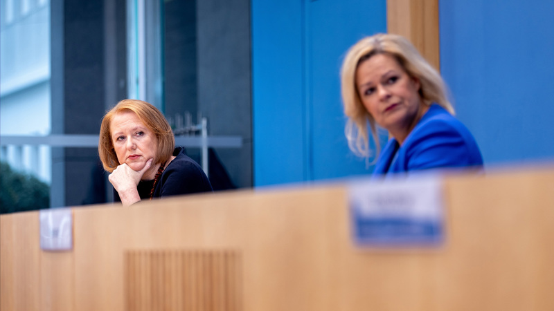 Zwei Ministerinnen, zwei Angriffe auf die Meinungsfreiheit