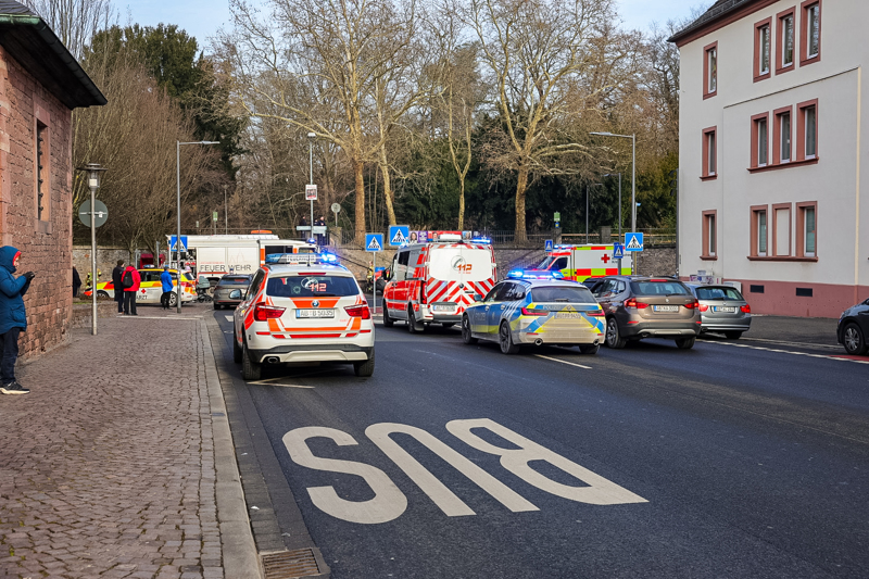 Einsatzwagen am Eingang des Schöntal-Parks