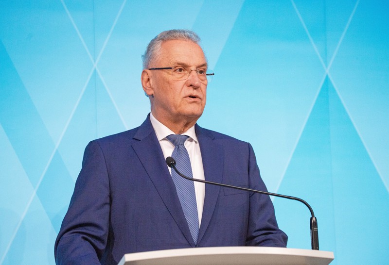 Bayerns Innenminister Joachim Herrmann (CSU) stellte Montagmittag die Polizeiliche Kriminalstatistik (PKS) des Freistaates vor und findet deutliche Worte.