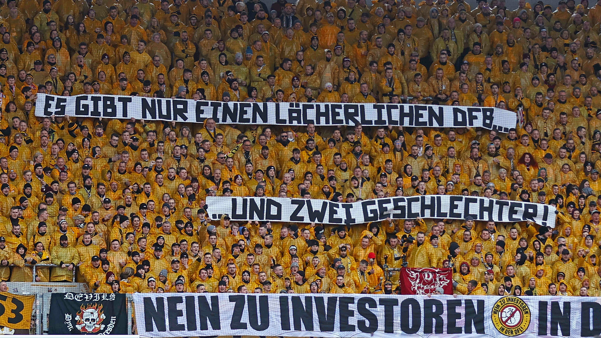 Am vergangenen Wochenende haben Fans des Drittligisten ein Transparent entrollt, auf dem zu lesen war: „Es gibt nur einen lächerlichen DFB – und zwei Geschlechter“.