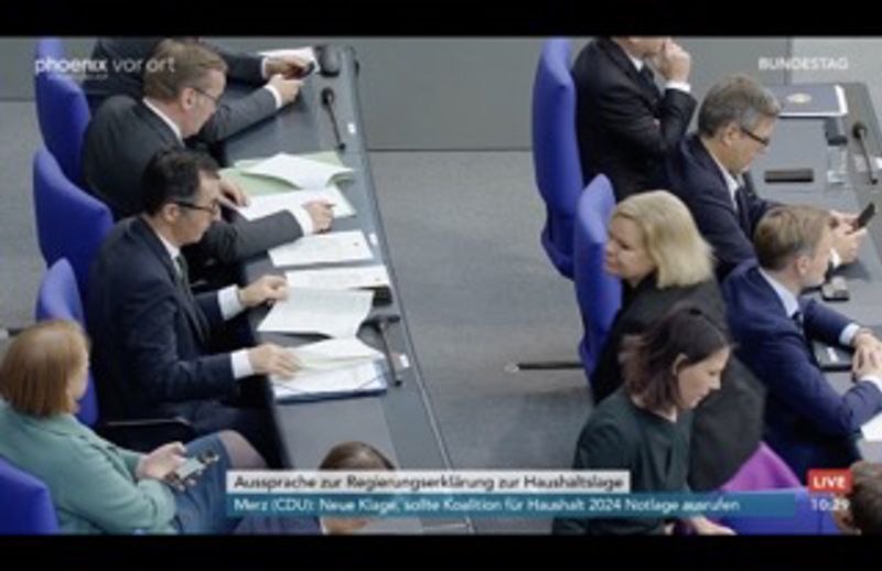 Ministerin Faeser unterhält sich lieber mit Ministerin Paus.