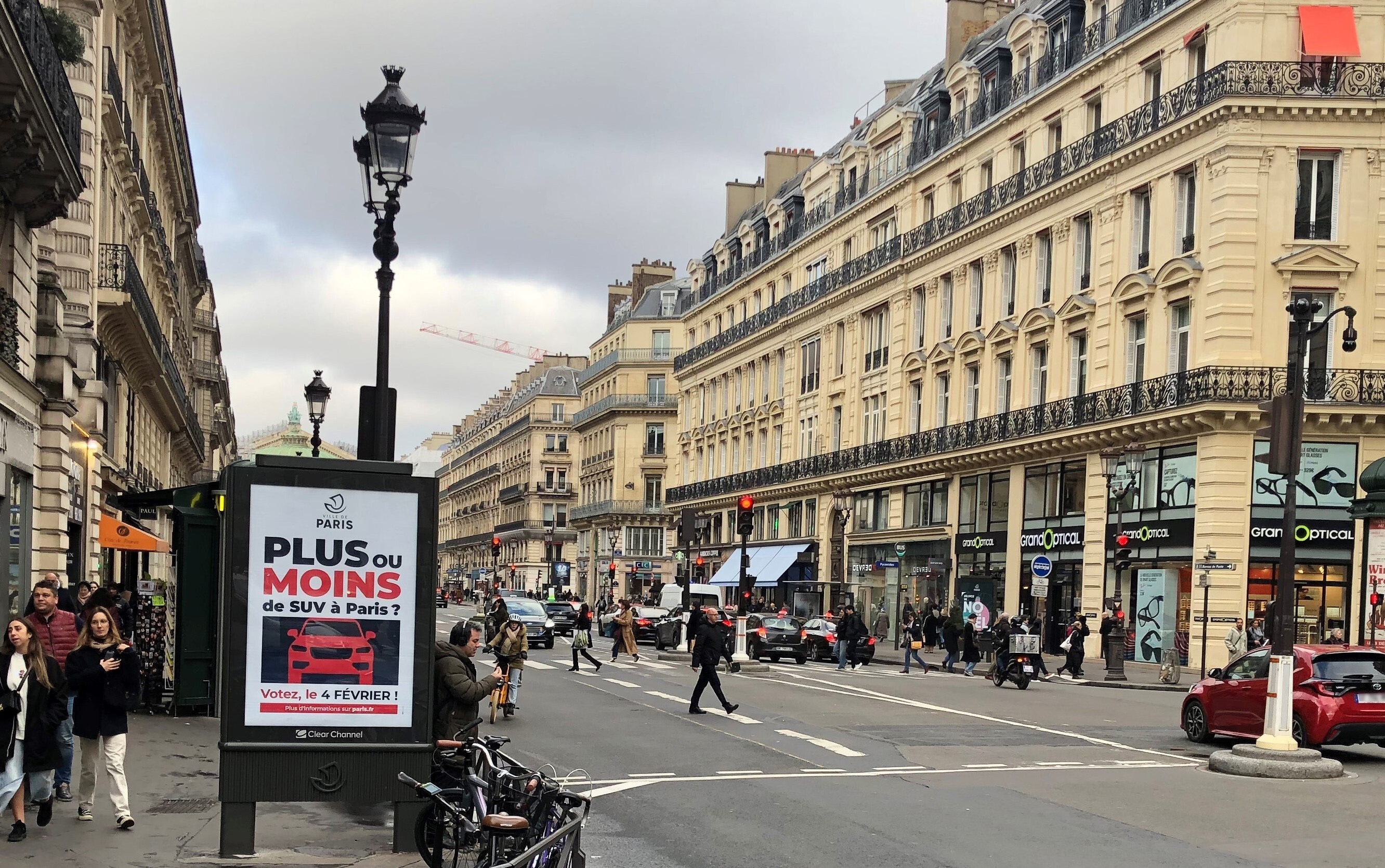 Paris hat für die Erhöhung der Parkgebühren für SUVs und andere große Autos auf bis zu 18 Euro pro Stunde gestimmt.