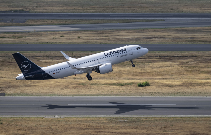 Lufthansa-Sprecher: „Bei uns wird es kein Wiegen einzelner Passagiere geben“.