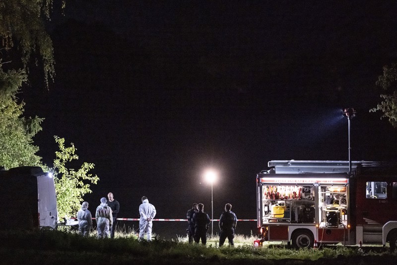 Die Feuerwehr half bei der Ausleuchtung der Einsatzstellen.