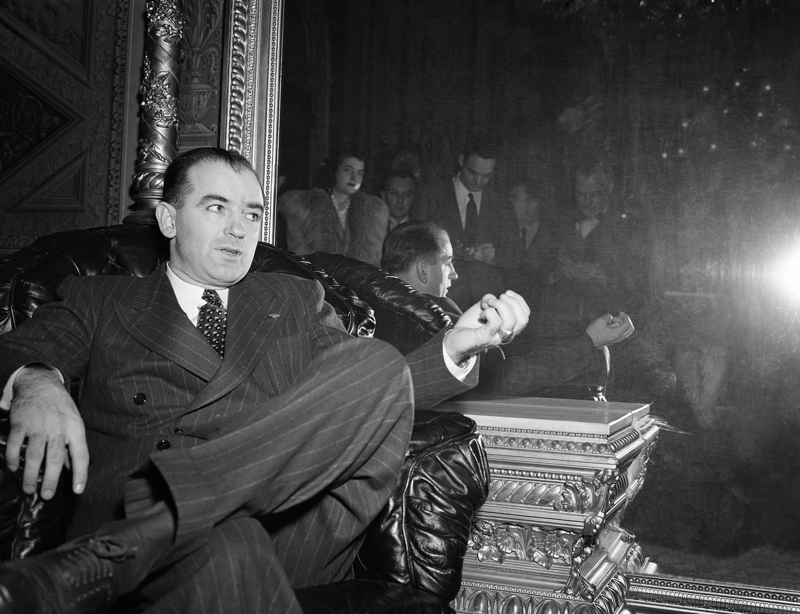 Senator Joseph McCarthy (Rep) setzte sich Zeit seines Lebens gegen eine kommunistische Unterwanderung der USA ein. Ein mögliches Vorbild für den Kampf gegen antideutsche Tendenzen?