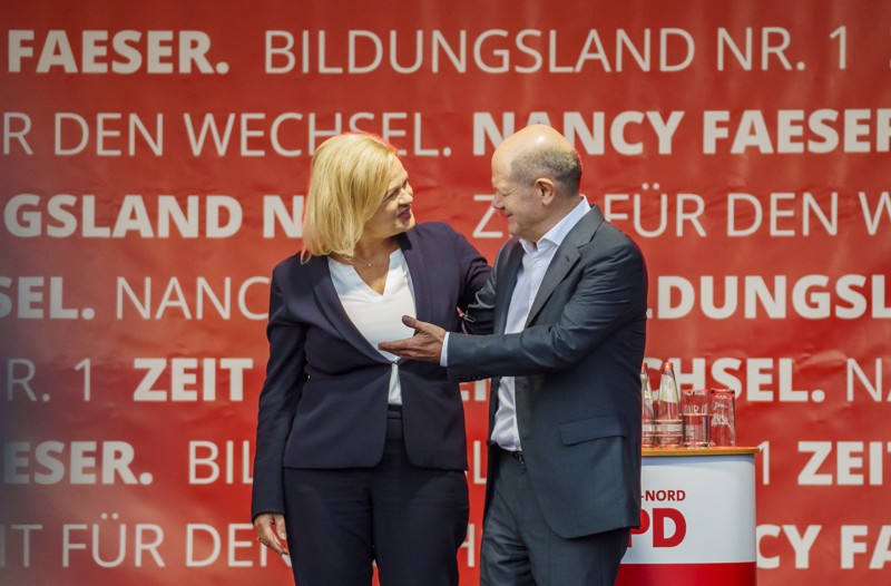 In allen anderen Momenten unterstütze der Bundeskanzler seine Hessen-Kandidatin nach all seinen Möglichkeiten.