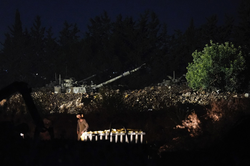 Im Grenzgebiet zum Libanon hat Israel mobile Artilleriegeschütze positioniert.