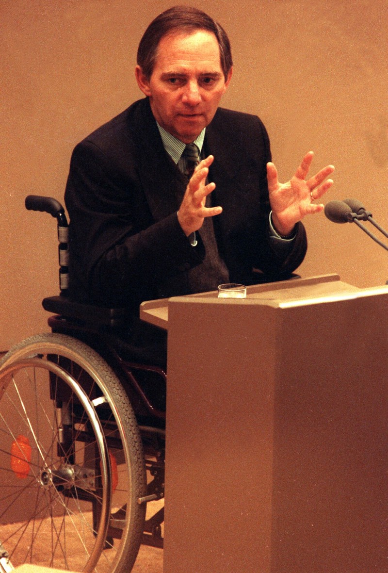 Berlin oder Bonn als deutsche Hauptstadt? Schäuble diskutierte im Bonner Bundestag mit.