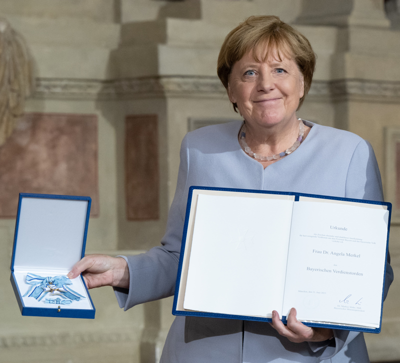 Angela Merkel erhält den Bayrischen Verdienstorden.
