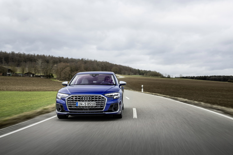 Der Audi S8 schöpft seine Kraft aus einem V8-Triebwerk mit vier Litern Hubraum.
