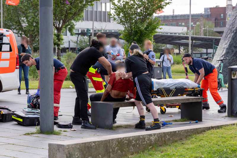 Couragierte Ersthelfer unterstützten die Einsatzkräfte und versuchten schon zuvor, die Blutungen zu stoppen.