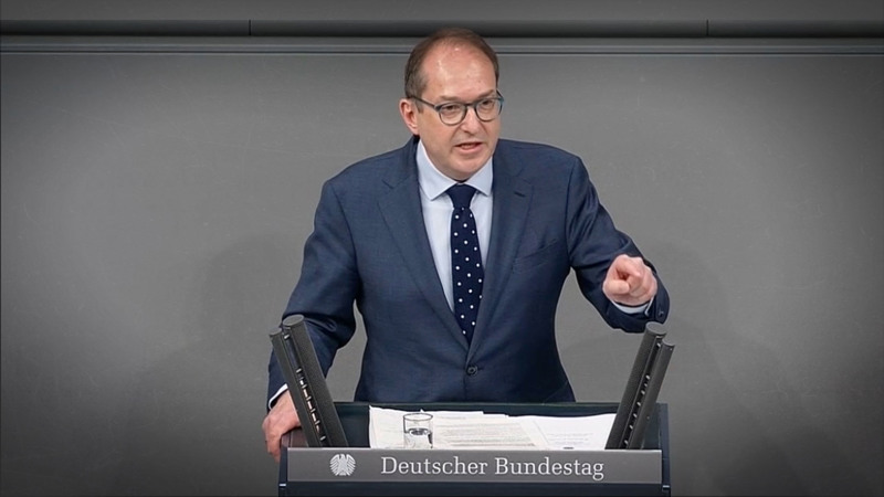 Innenminister Alexander Dobrindt will nicht voreilig Visa an Afghanen verteilen.
