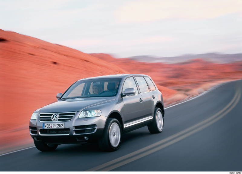 Die erste Generation des VW Touareg (ab 2002) hatte eine üppige Motorenpalette. Einstiegsmotor war ein 5-Zylinder Diesel. Die Topmodelle waren ein W12-Einspritzer sowie ein V10-Dieselmotor.