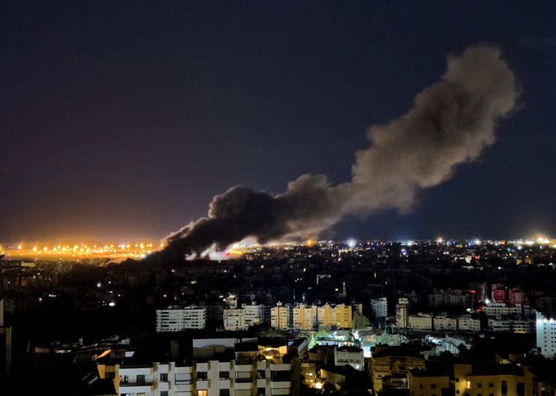 Auch in Beirut stieg in der Nacht Rauch auf.