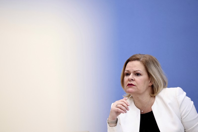 Bundesinnenministerin Nancy Faeser (SPD) stellt das Maßnahmenpaket gegen Rechtsextremismus in Berlin vor.