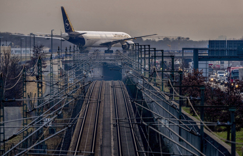 Lufthansa-Maschine am gestrigen Mittwoch im Anflug auf den Frankfurter Flughafen