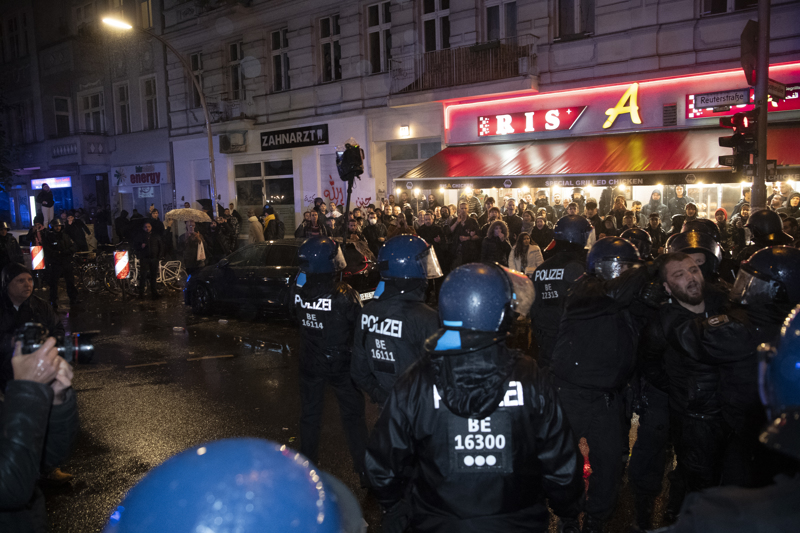 Die Polizei ließ in Neukölln Demonstranten gewähren, die den Tod von Juden feierten.